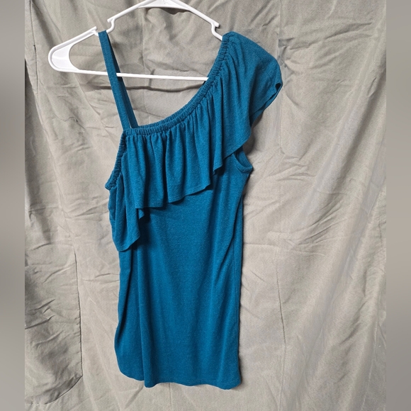 Adorable blue ruffle maternity tank - Picture 2 of 3